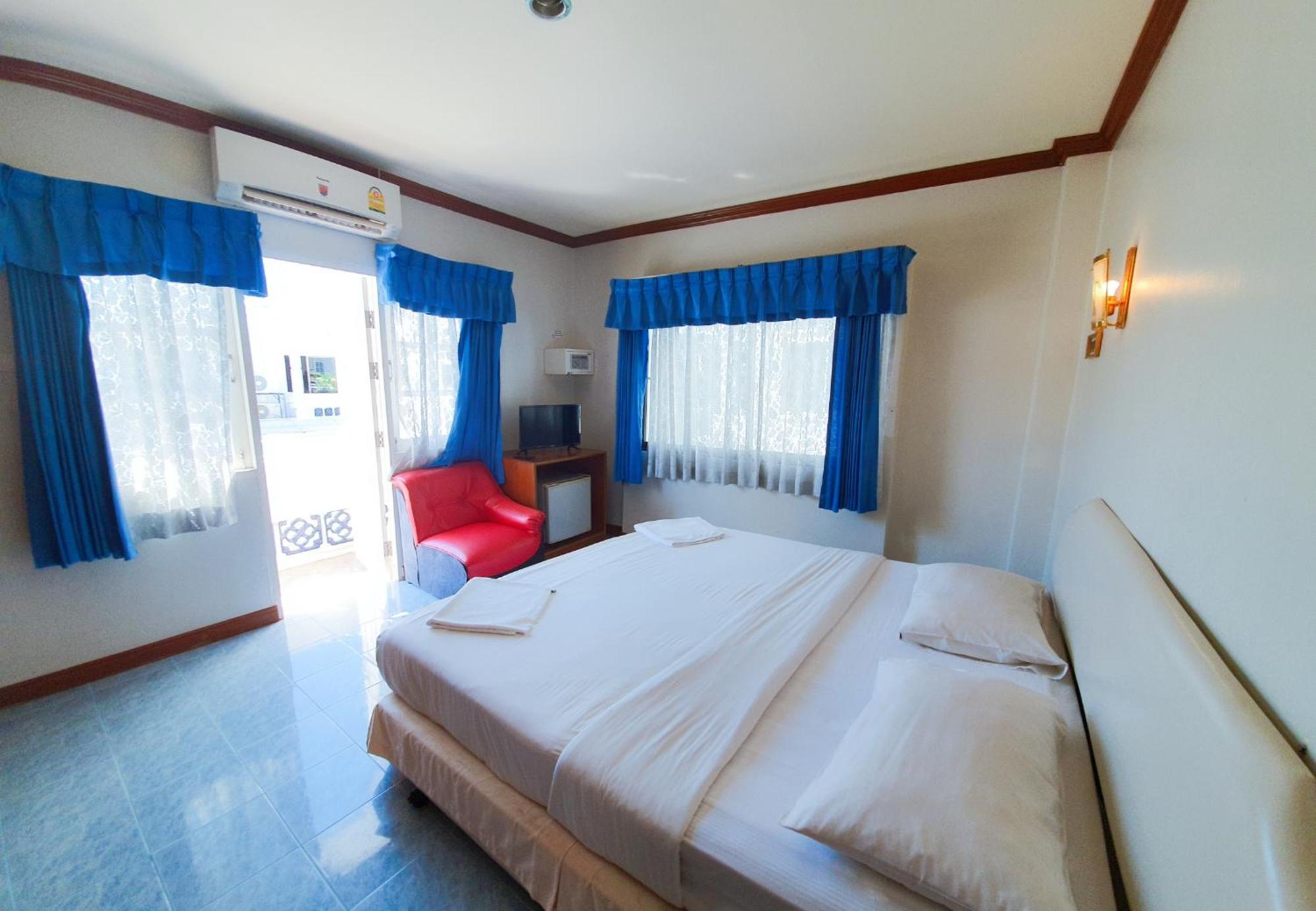 Break Point Hotel Patong Екстериор снимка