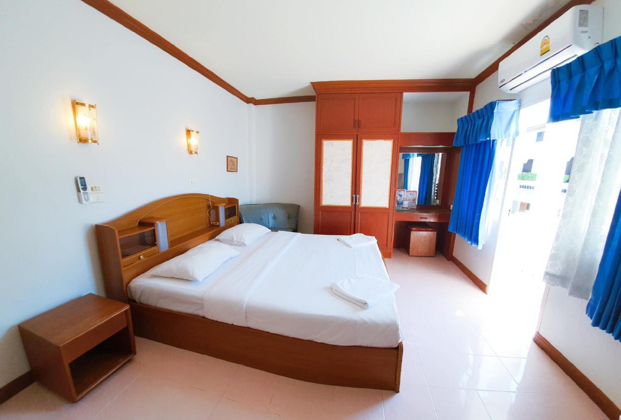 Break Point Hotel Patong Екстериор снимка