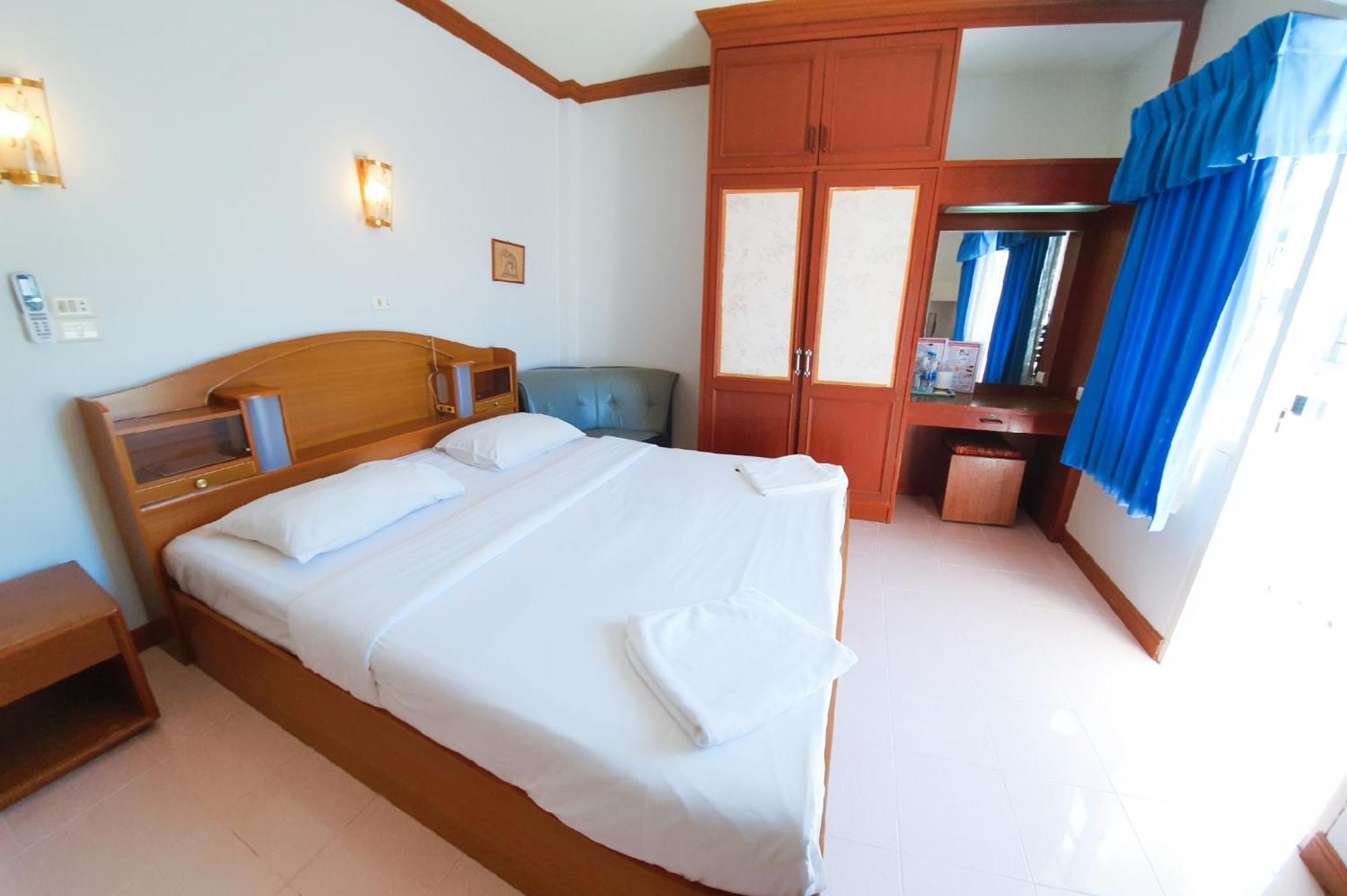 Break Point Hotel Patong Екстериор снимка