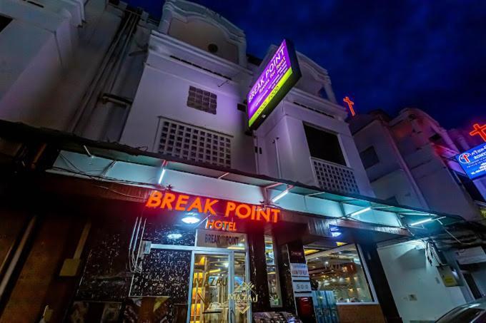 Break Point Hotel Patong Екстериор снимка