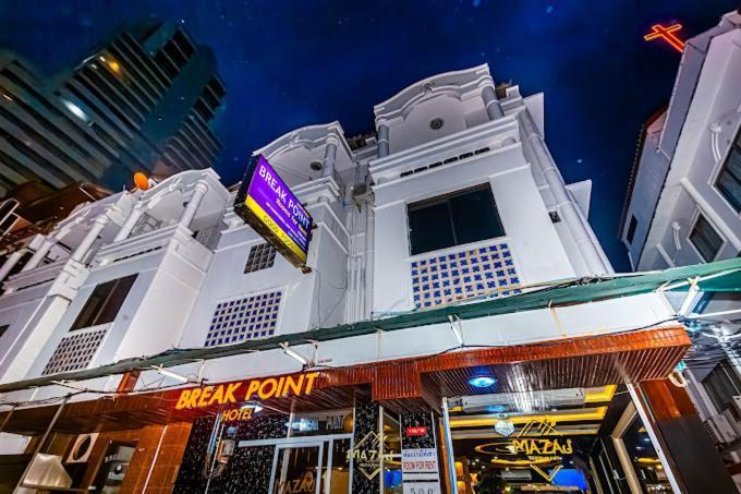 Break Point Hotel Patong Екстериор снимка