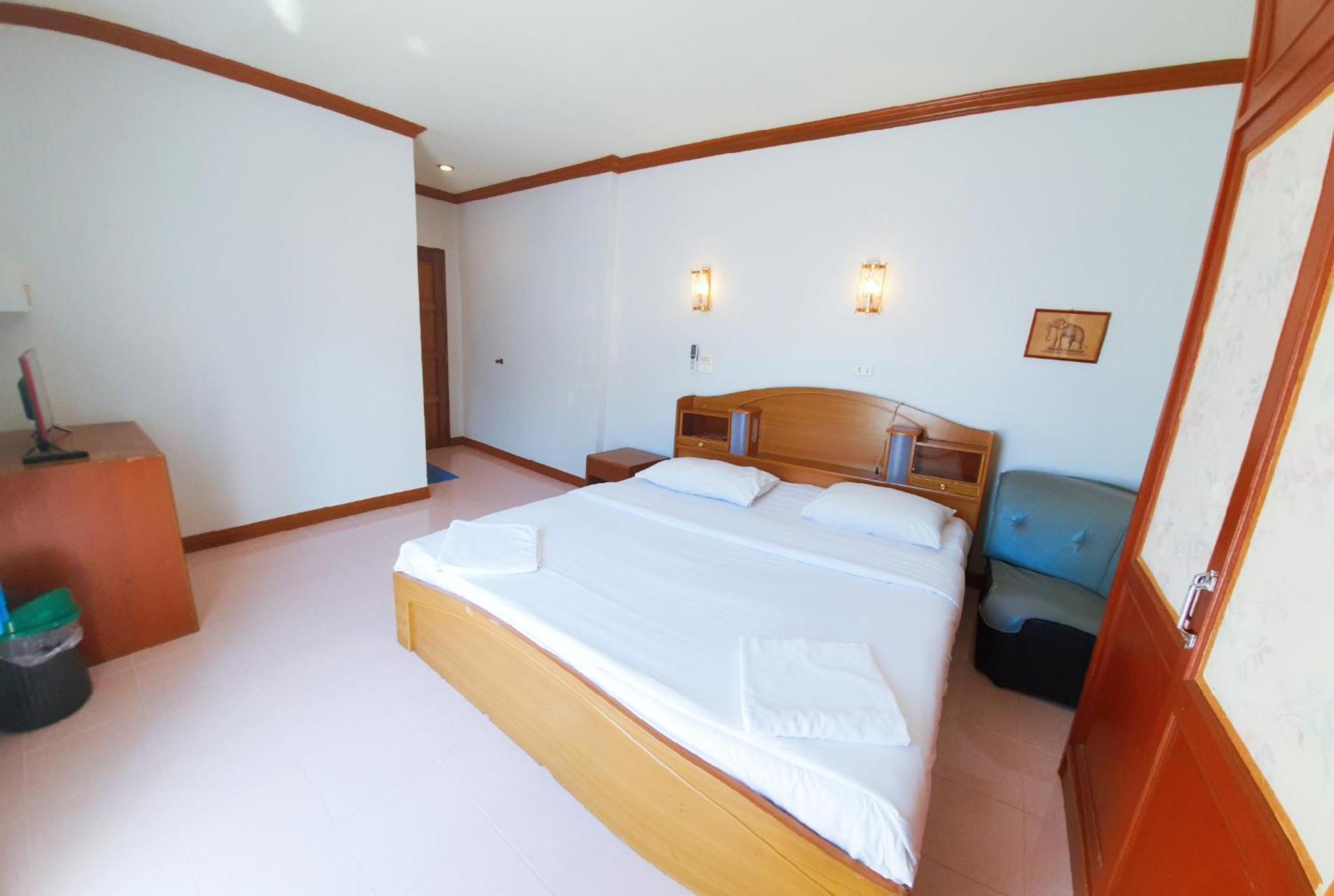 Break Point Hotel Patong Екстериор снимка