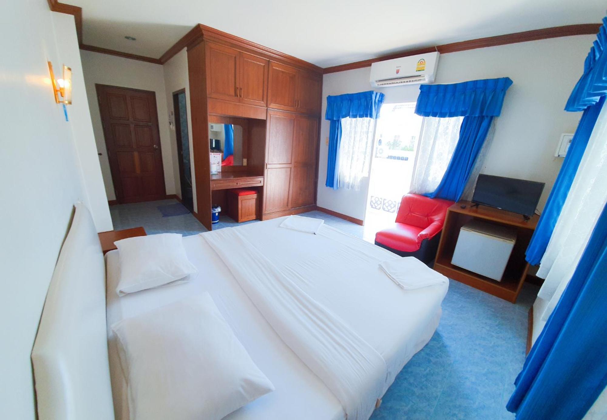 Break Point Hotel Patong Екстериор снимка