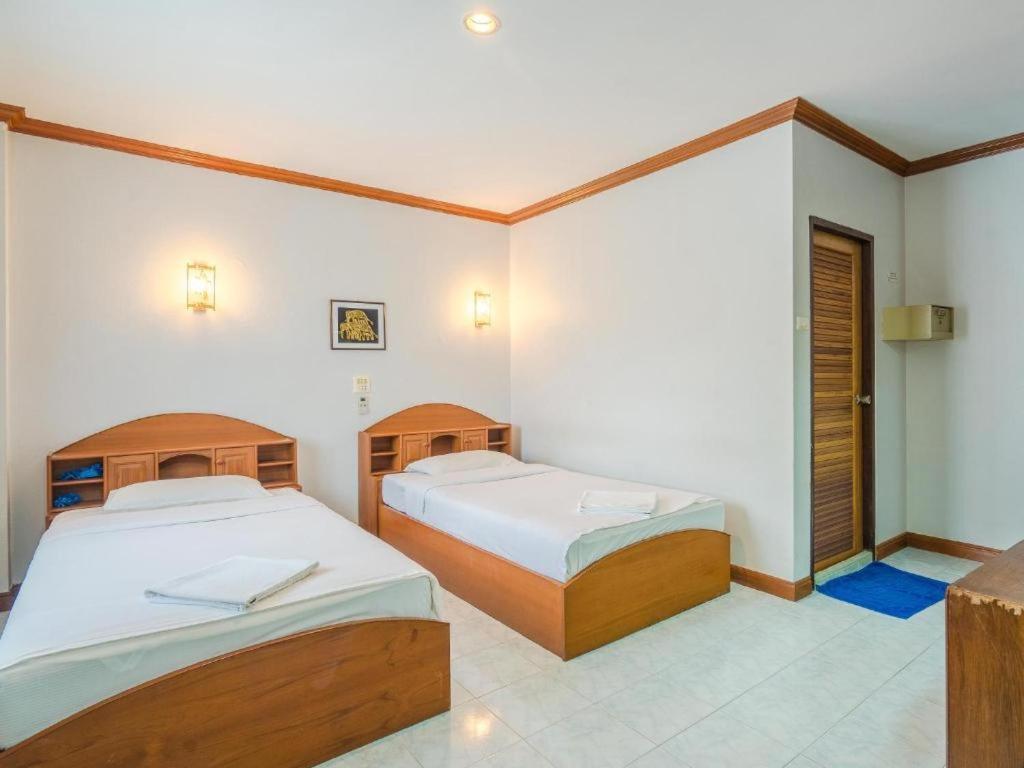 Break Point Hotel Patong Екстериор снимка