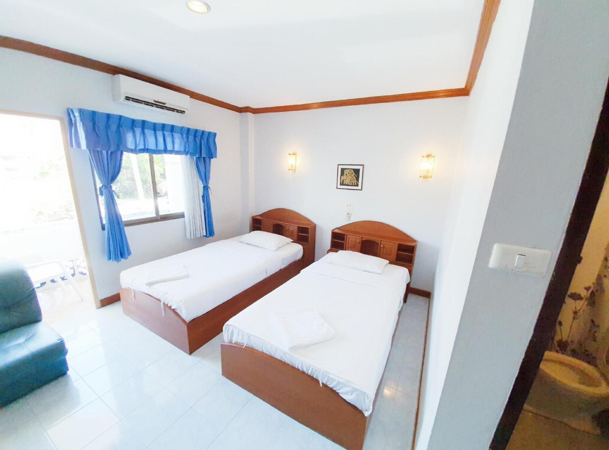 Break Point Hotel Patong Екстериор снимка