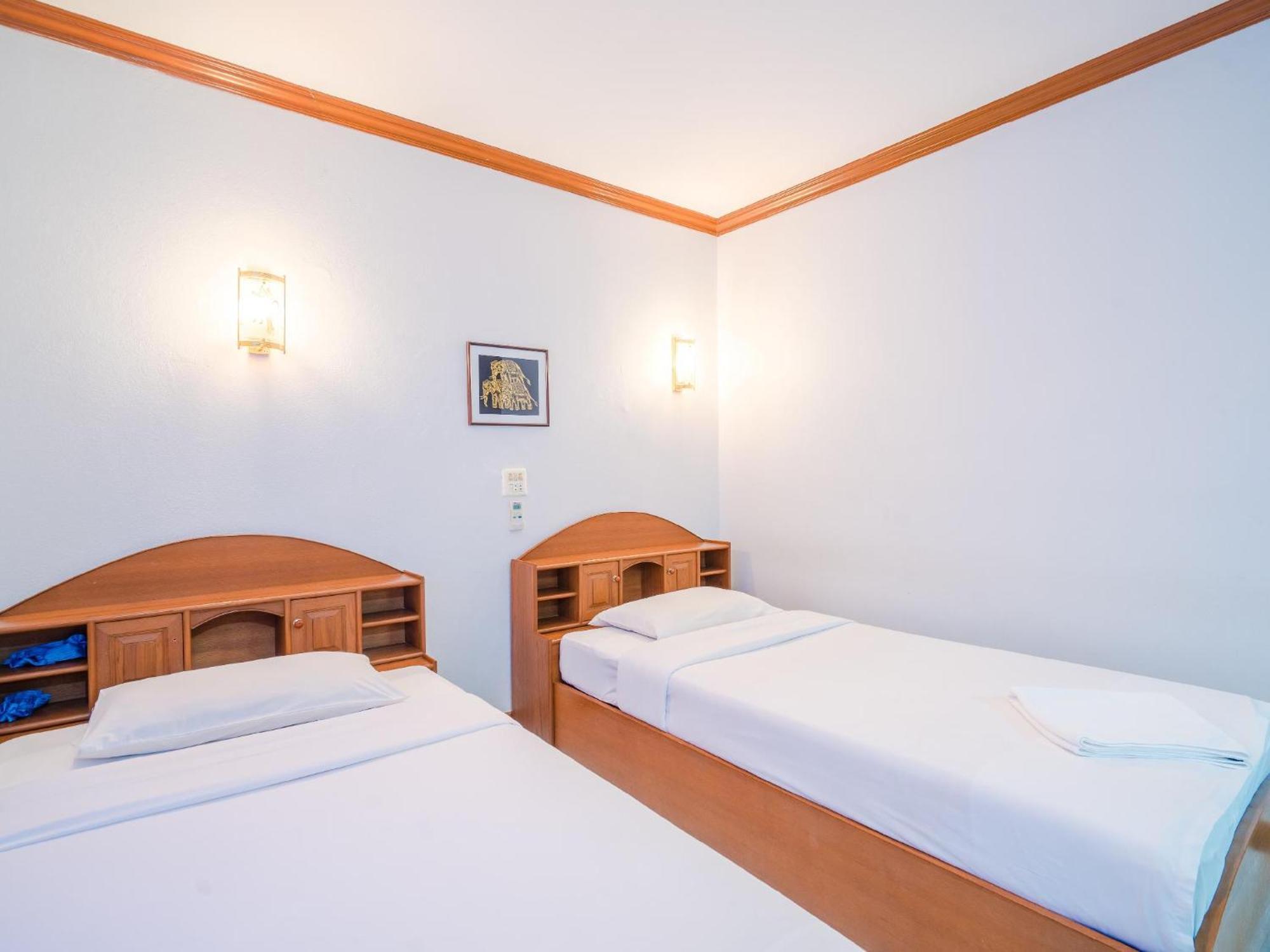Break Point Hotel Patong Екстериор снимка
