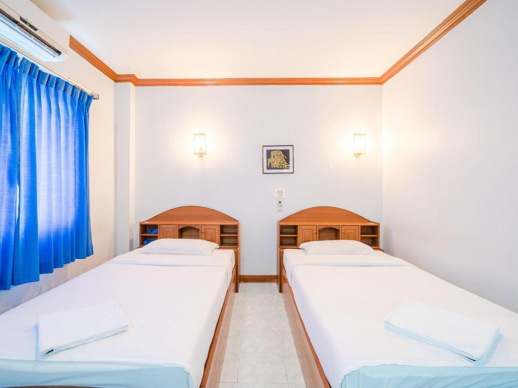 Break Point Hotel Patong Екстериор снимка