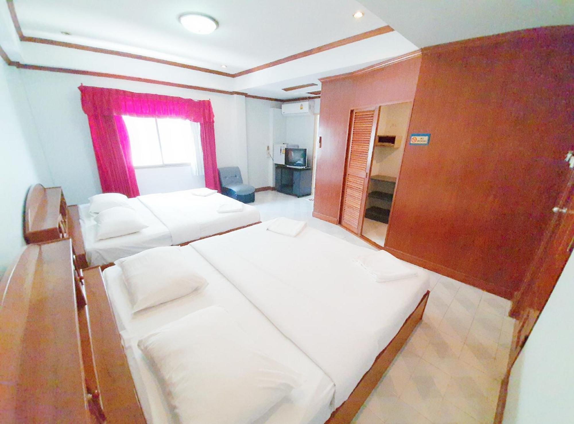 Break Point Hotel Patong Екстериор снимка