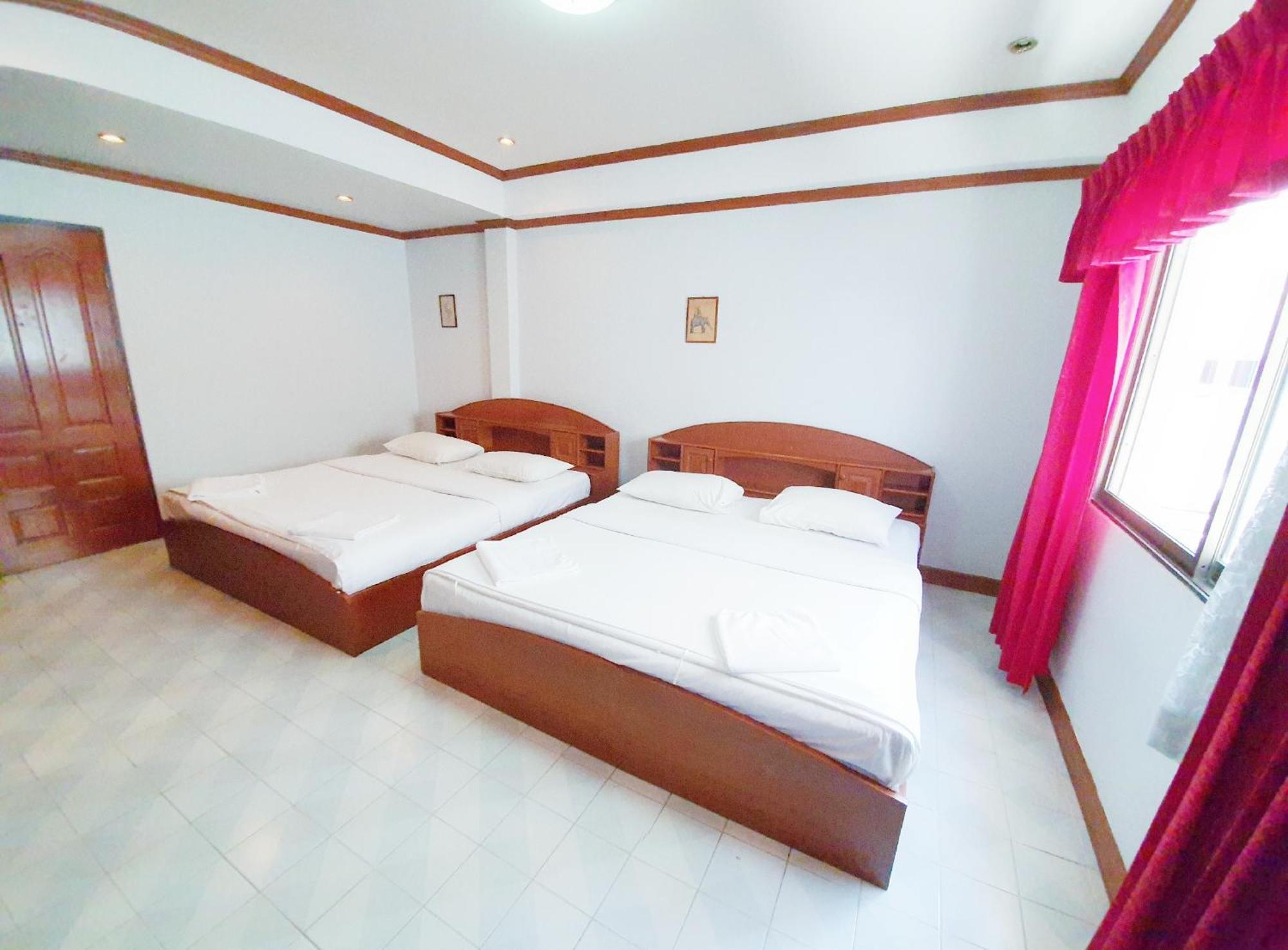 Break Point Hotel Patong Екстериор снимка