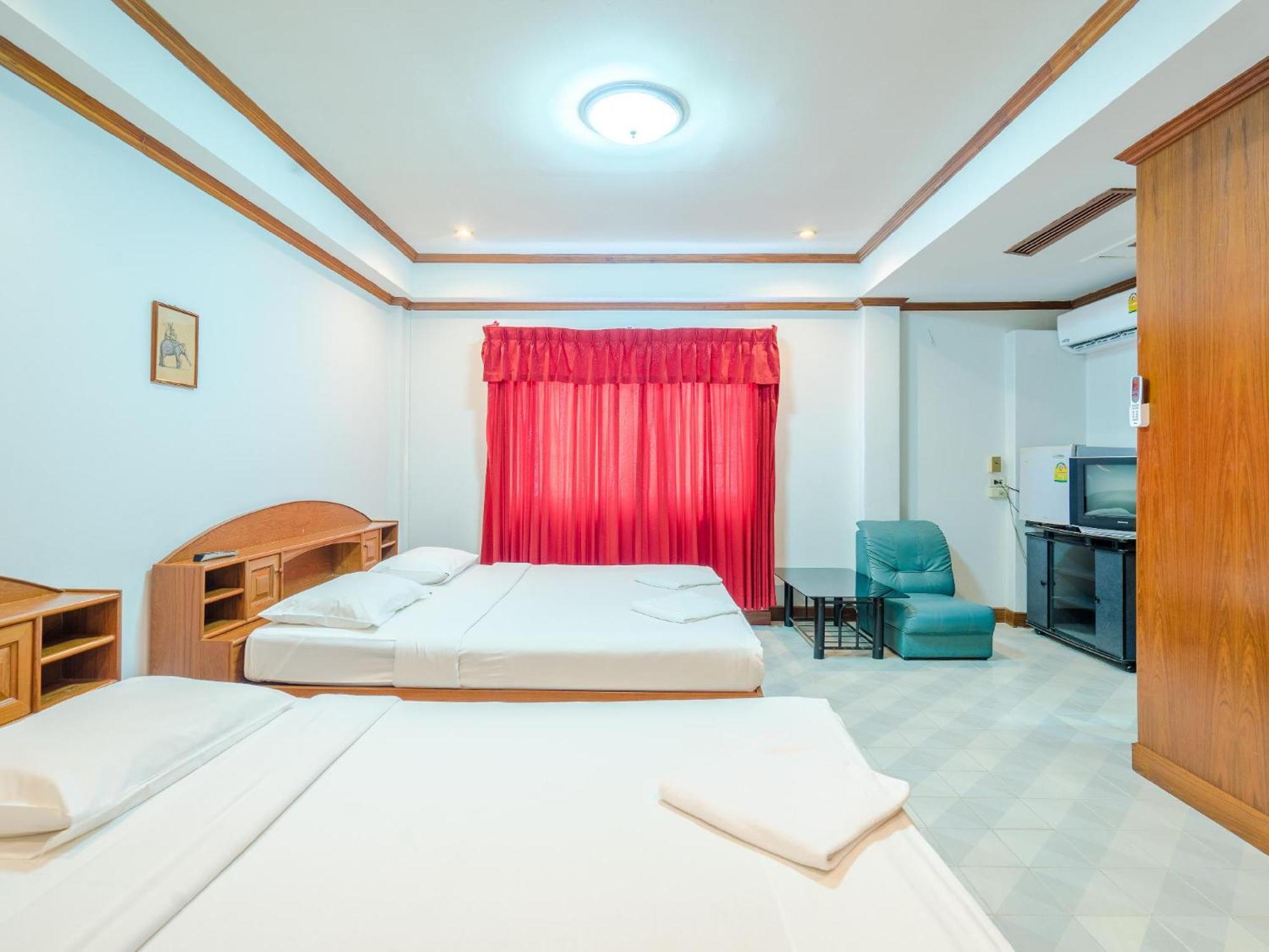 Break Point Hotel Patong Екстериор снимка