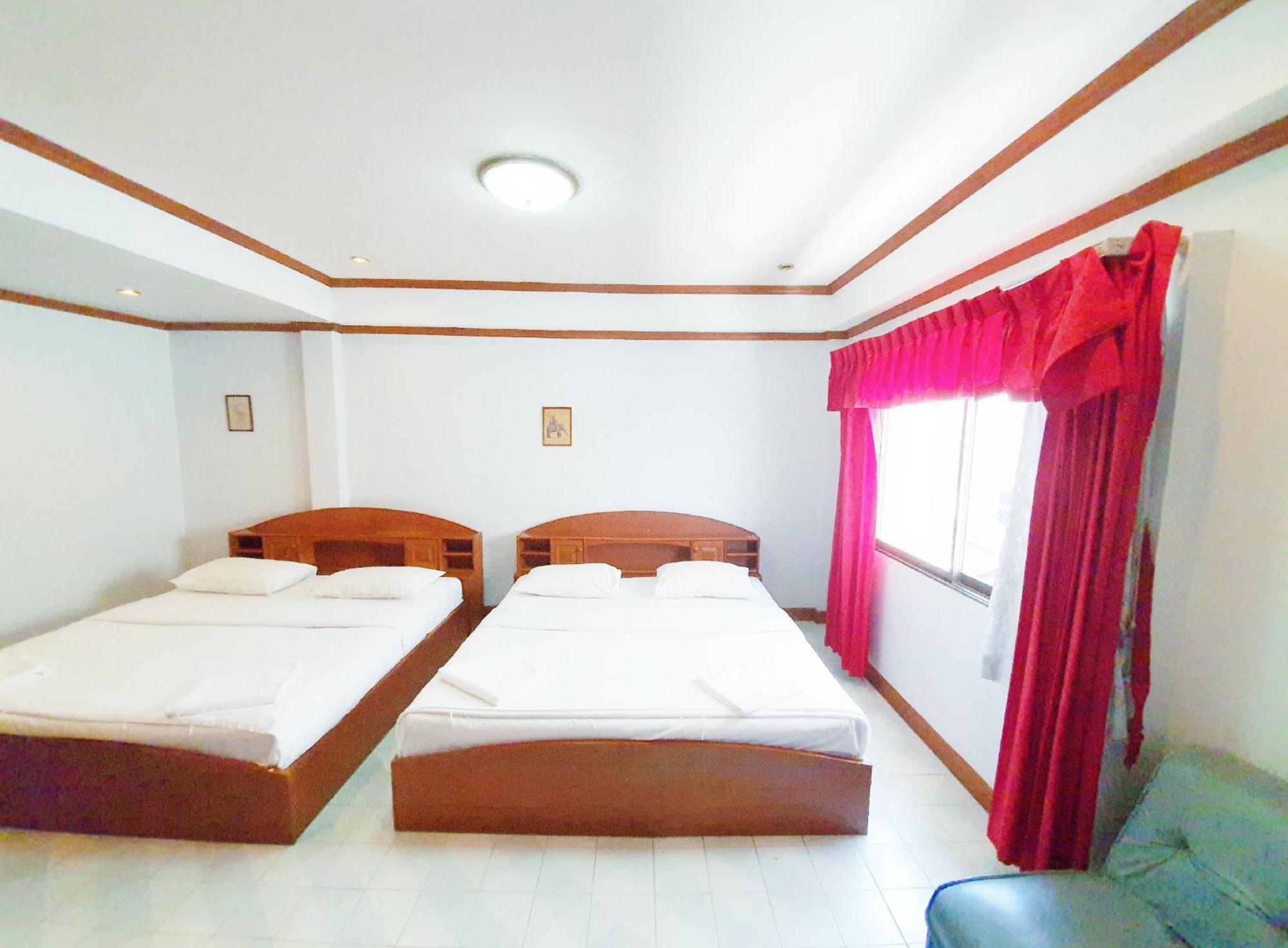 Break Point Hotel Patong Екстериор снимка