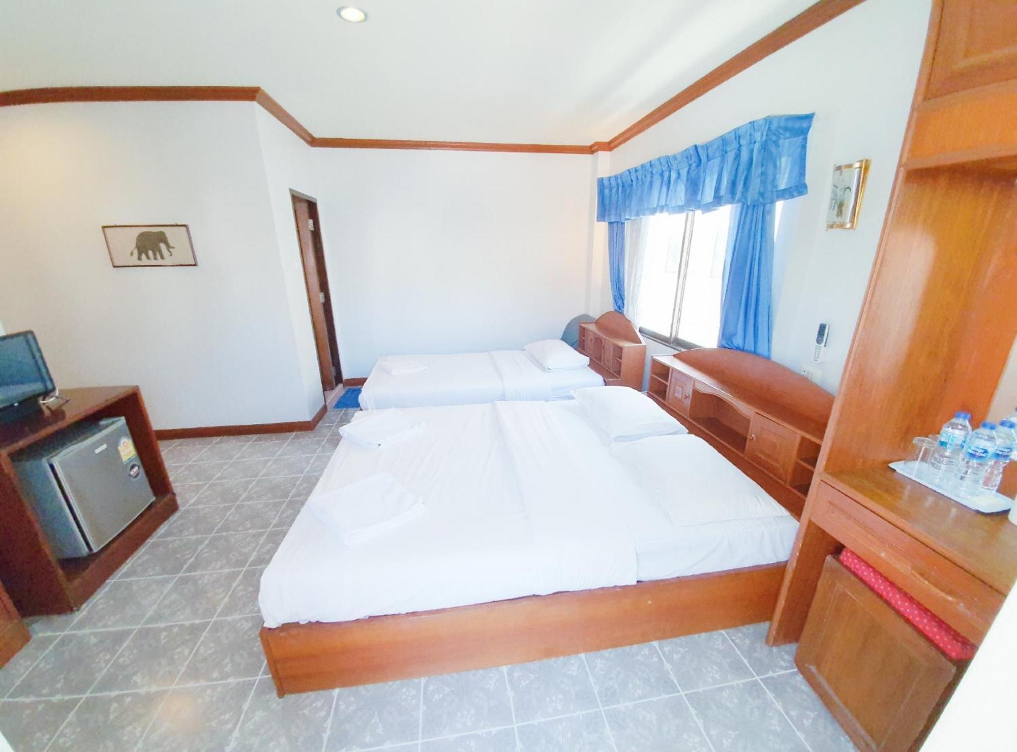Break Point Hotel Patong Екстериор снимка