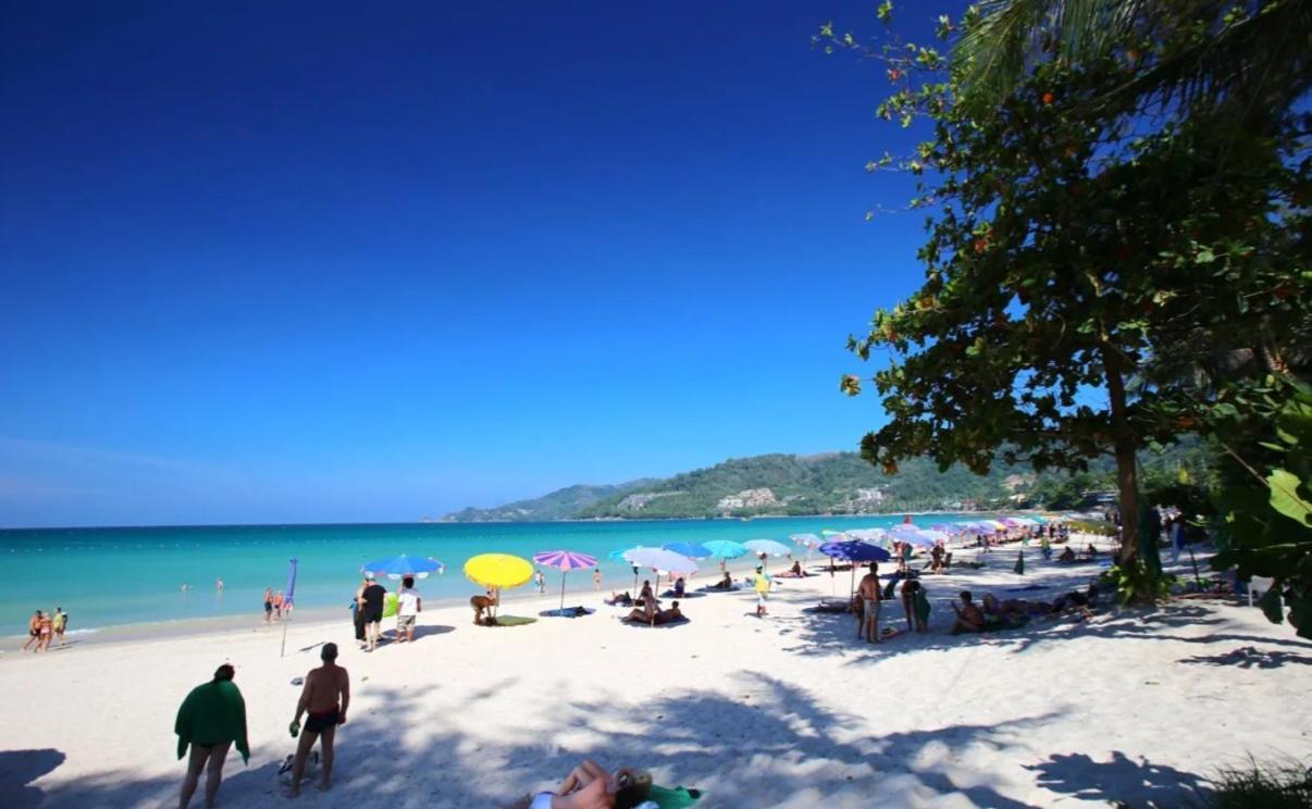 Break Point Hotel Patong Екстериор снимка