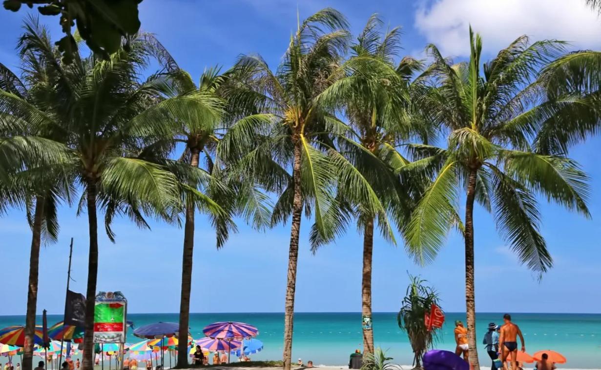 Break Point Hotel Patong Екстериор снимка