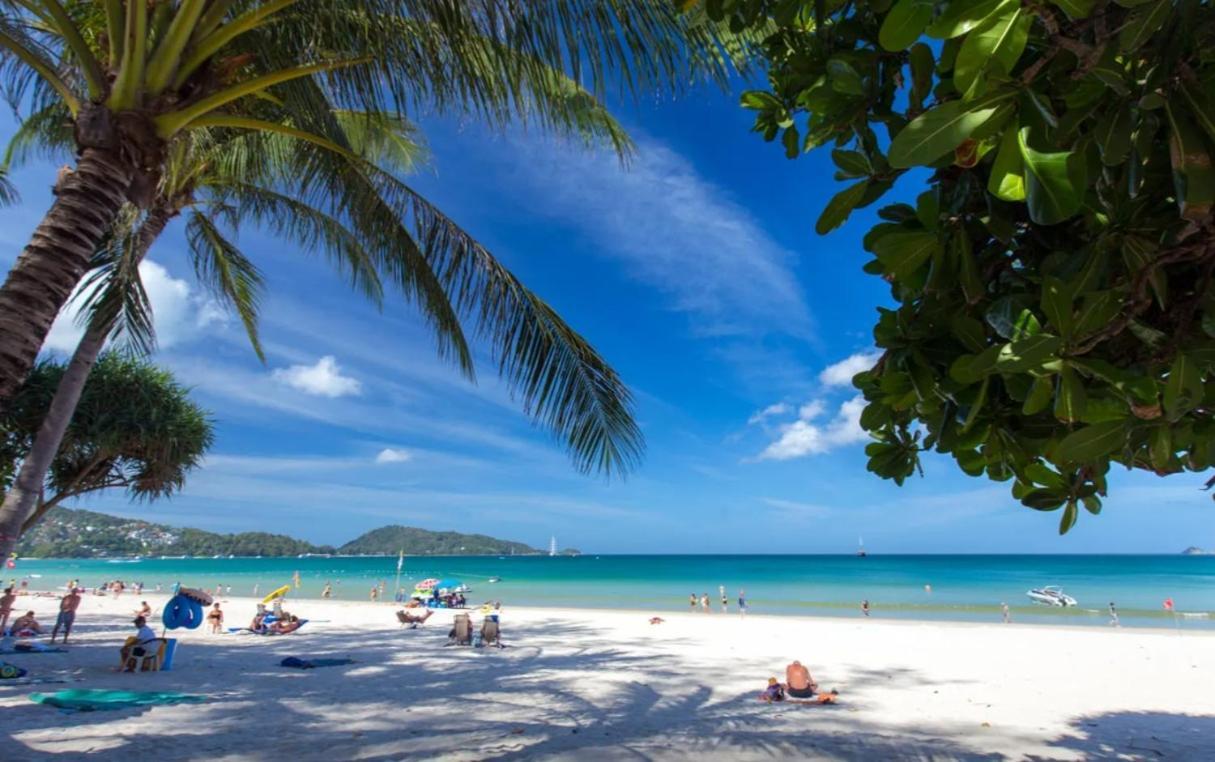 Break Point Hotel Patong Екстериор снимка