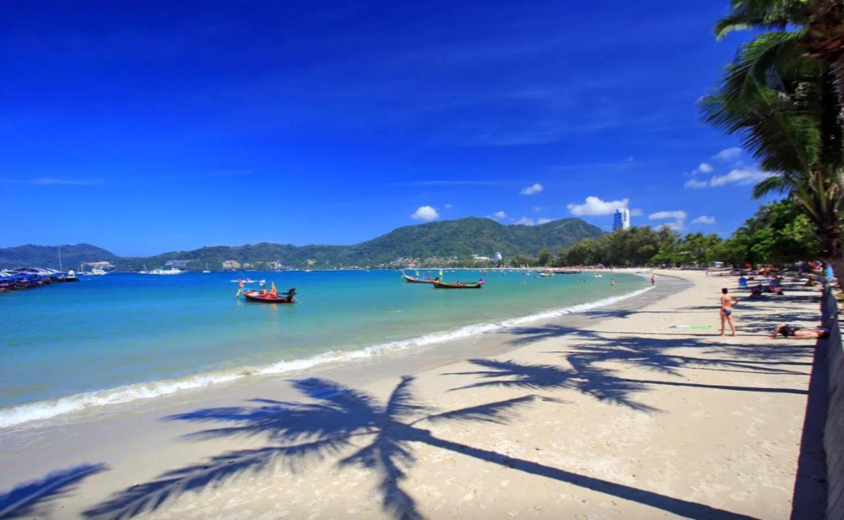 Break Point Hotel Patong Екстериор снимка
