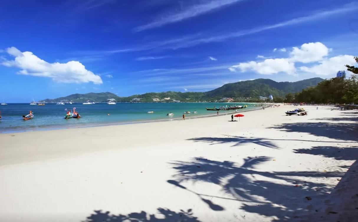 Break Point Hotel Patong Екстериор снимка