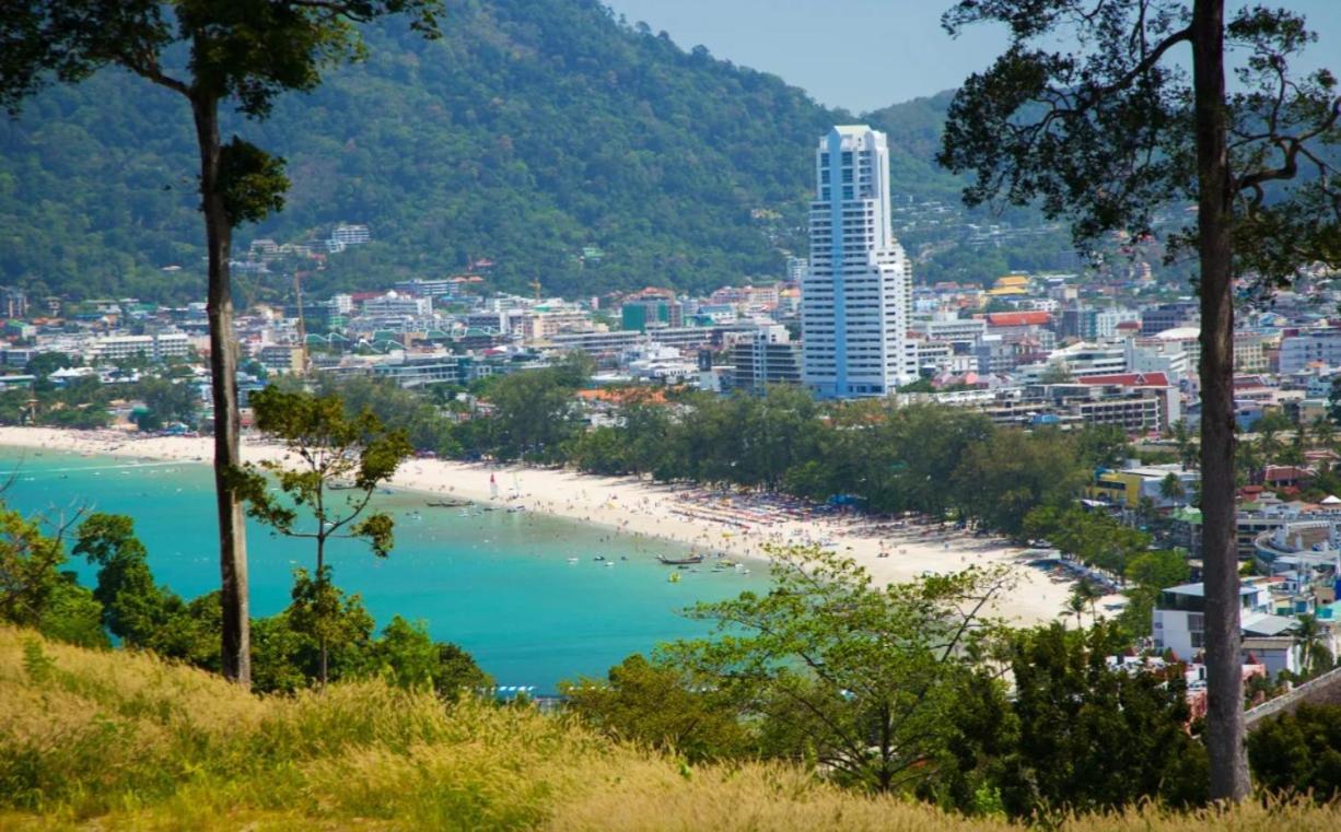 Break Point Hotel Patong Екстериор снимка