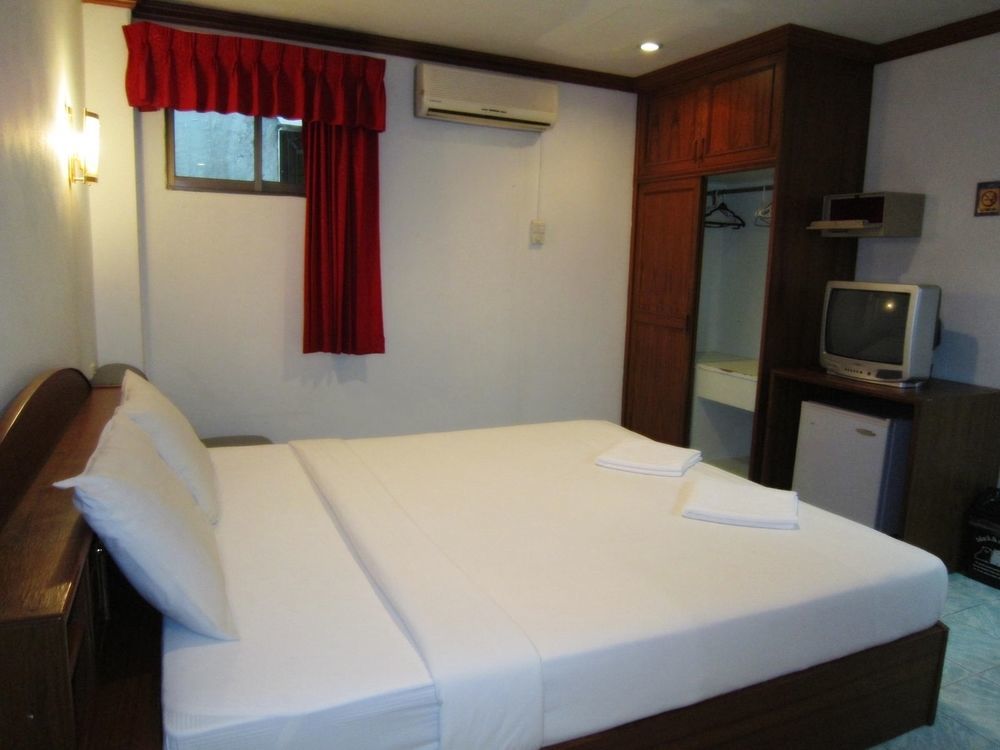 Break Point Hotel Patong Екстериор снимка