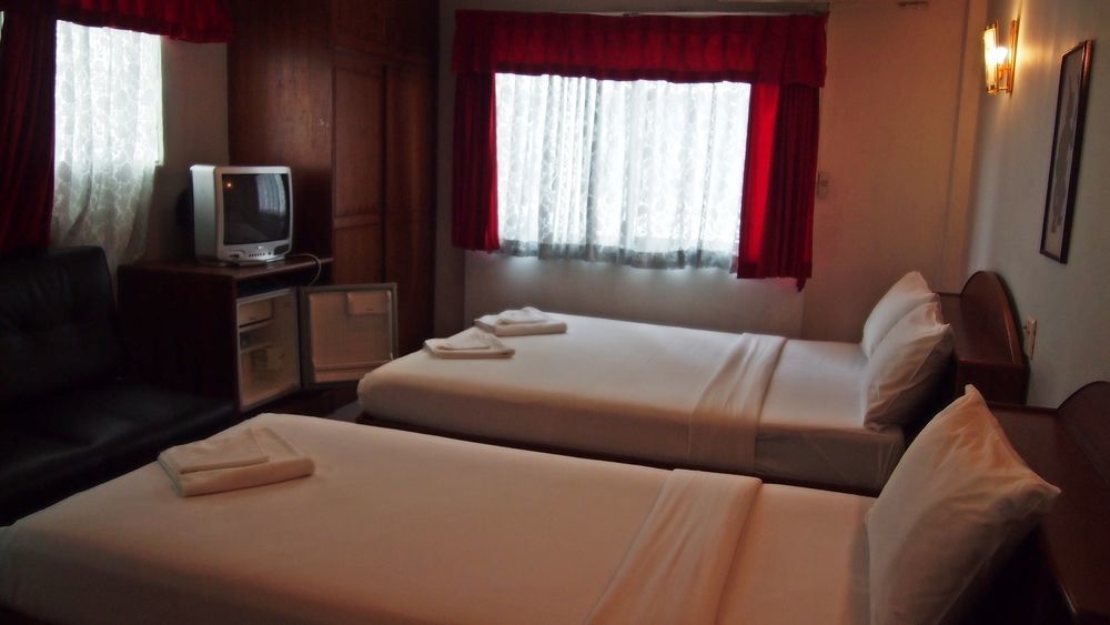 Break Point Hotel Patong Екстериор снимка